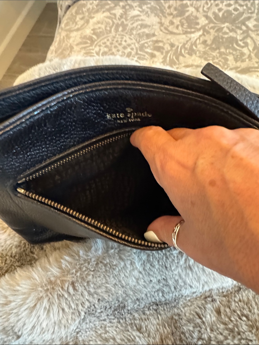 Kate Spade New York, specifically the Chester Street Dessi crossbody model - Picture 8 of 10